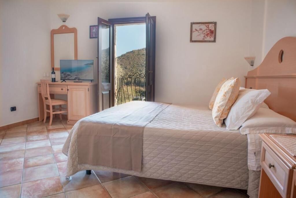 Minibar, una cassaforte in camera, una scrivania
