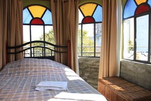 Eenpersoonskamer, 1 tweepersoonsbed, gemeenschappelijke badkamer, uitzicht op rivier | Een strijkplank/strijkijzer, extra bedden (toeslag), gratis wifi