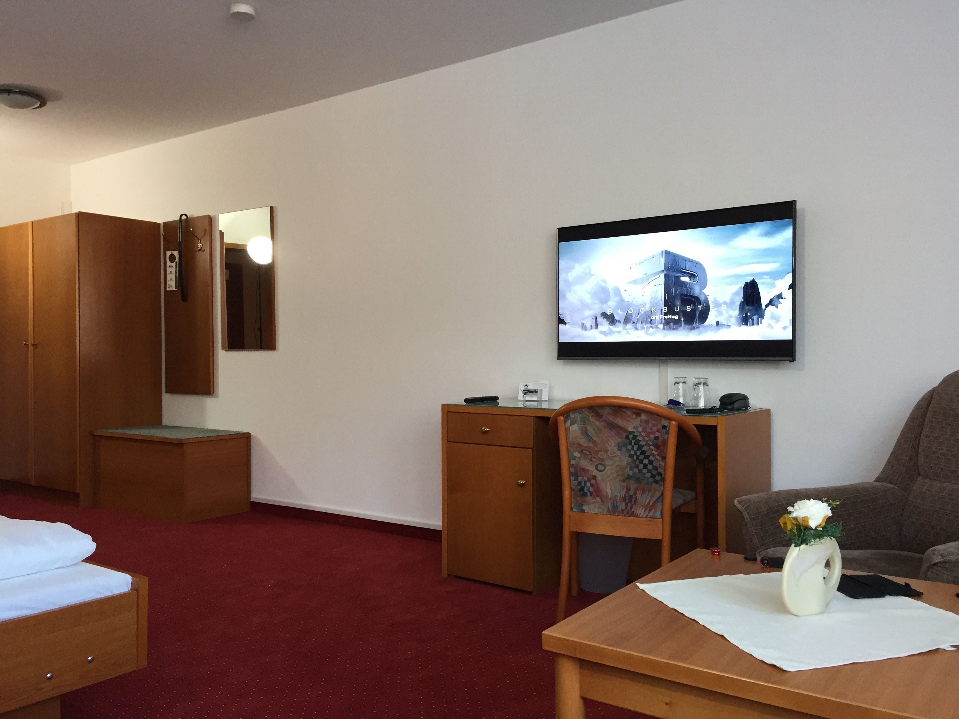 suite | hypo-allergenic bedding, minibar, desk, laptop workspace