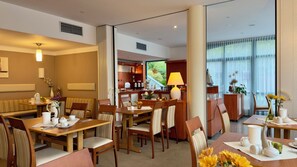 Daily buffet breakfast (EUR 15.5 per person)
