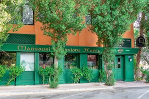 2 restaurantes: opção de café da manhã, almoço e jantar