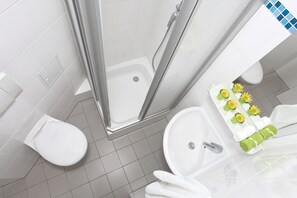 Ducha, secador de pelo, toallas