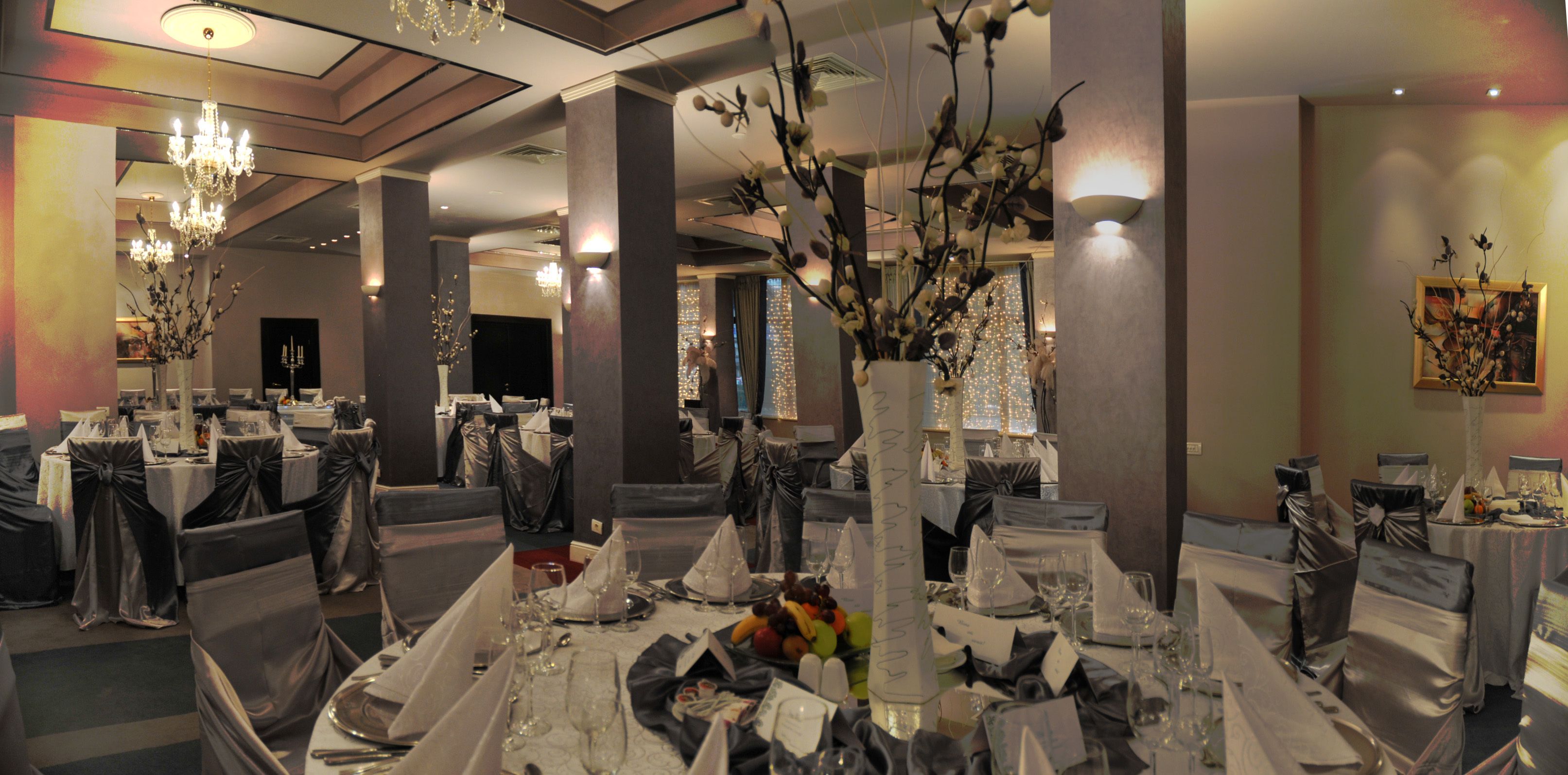 Desayuno buffet (RON 50 por persona) 