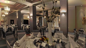 Sarapan bufet setiap hari (RON 50 seorang)