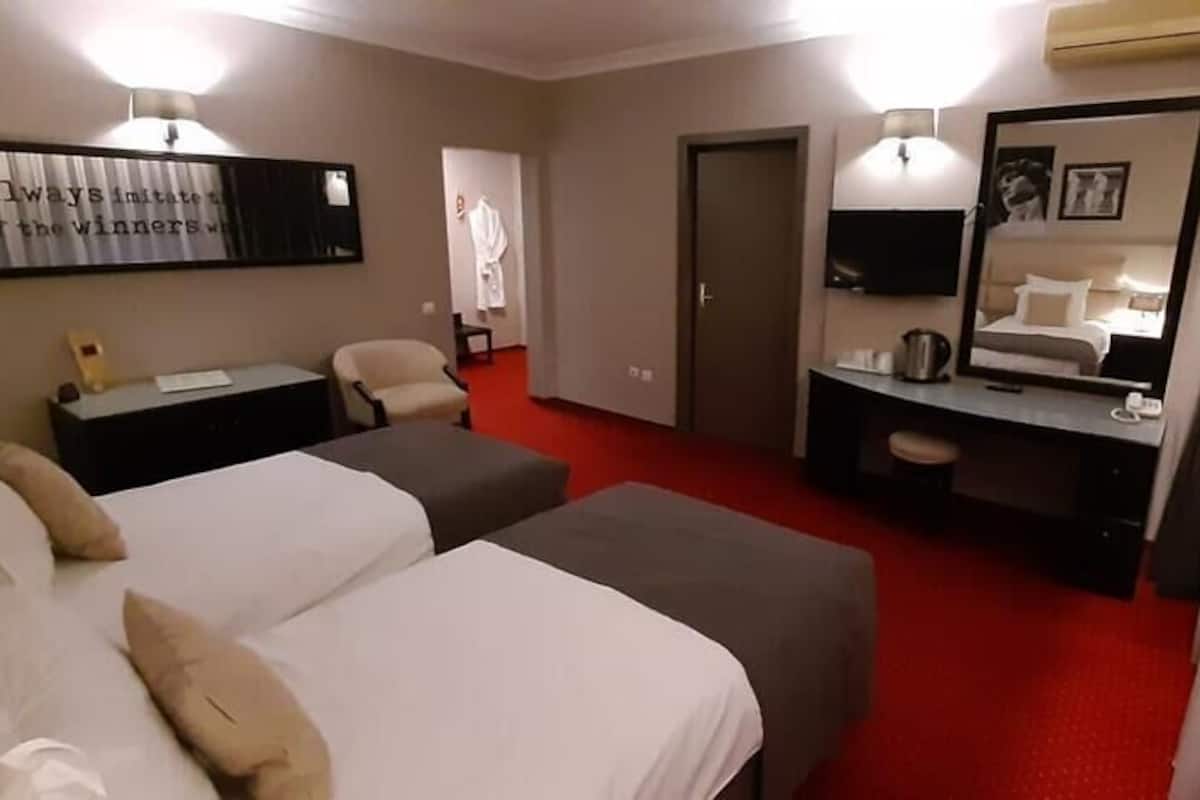 Căn hộ, 2 phòng ngủ | 1 phòng ngủ, minibar, két bảo mật tại phòng, bàn