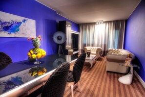 Deluxe Apartment | In-room dining