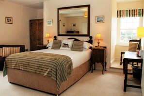 Premium bedding, individually decorated, individually furnished - Rollestone Manor (Salisbury)