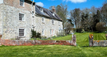 Rollestone Manor