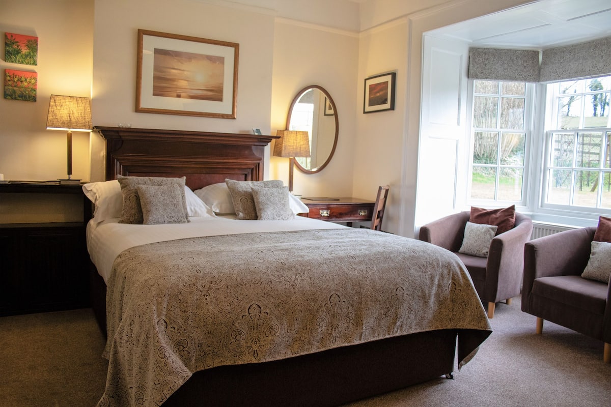 Premium bedding, iron/ironing board (on request), free WiFi