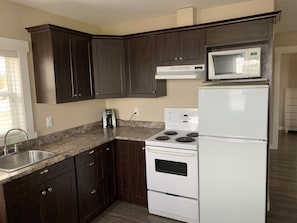 Deluxe Cottage, 2 Bedrooms, Non Smoking, Kitchen | In-room dining - The Lionstone Inn Motel and Cottages (Pictou)