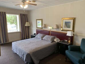 Standard Room, 1 Queen Bed, Non Smoking, Refrigerator & Microwave | Desk, blackout curtains, iron/ironing board, free WiFi - The Lionstone Inn Motel and Cottages (Pictou)