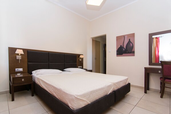 Double or Twin Room, Balcony | 1 bedroom, soundproofing, free WiFi, bed sheets
