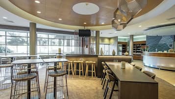 包含每日自助早餐