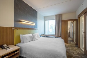 Hypo-allergenic bedding, down duvets, in-room safe, desk