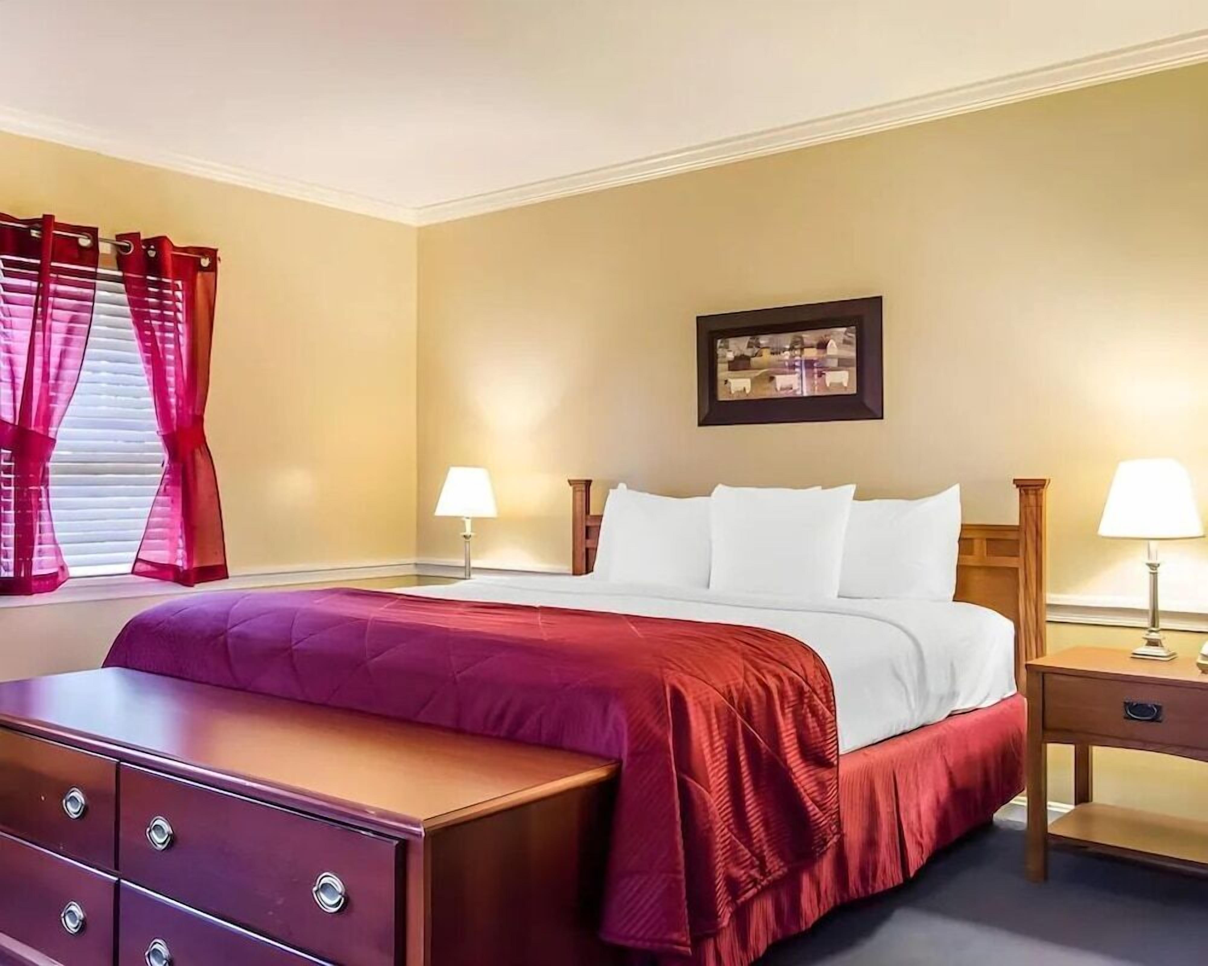 Premium bedding, pillow-top beds, in-room safe, desk