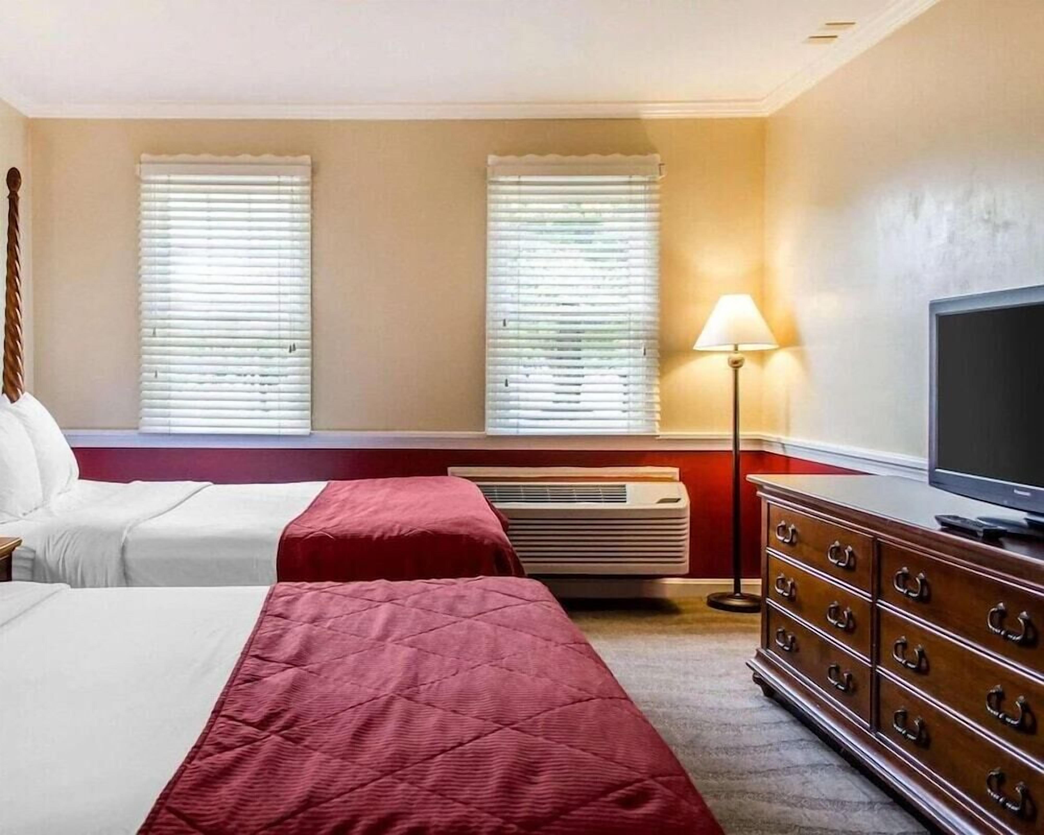 Premium bedding, pillow-top beds, in-room safe, desk