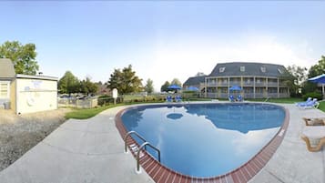 Kolam renang terbuka bermusim, payung kolam, kerusi lepak pantai