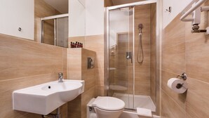 Shower, towels - Boutique Eco Hotel Sasanka (Szklarska Poreba)
