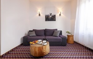 Chambre Familiale | Bureau, lits bébé (en supplément), Wi-Fi gratuit, draps fournis