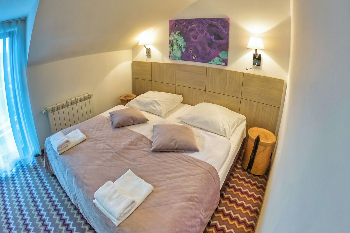 Desk, cots/infant beds, free WiFi, bed sheets
