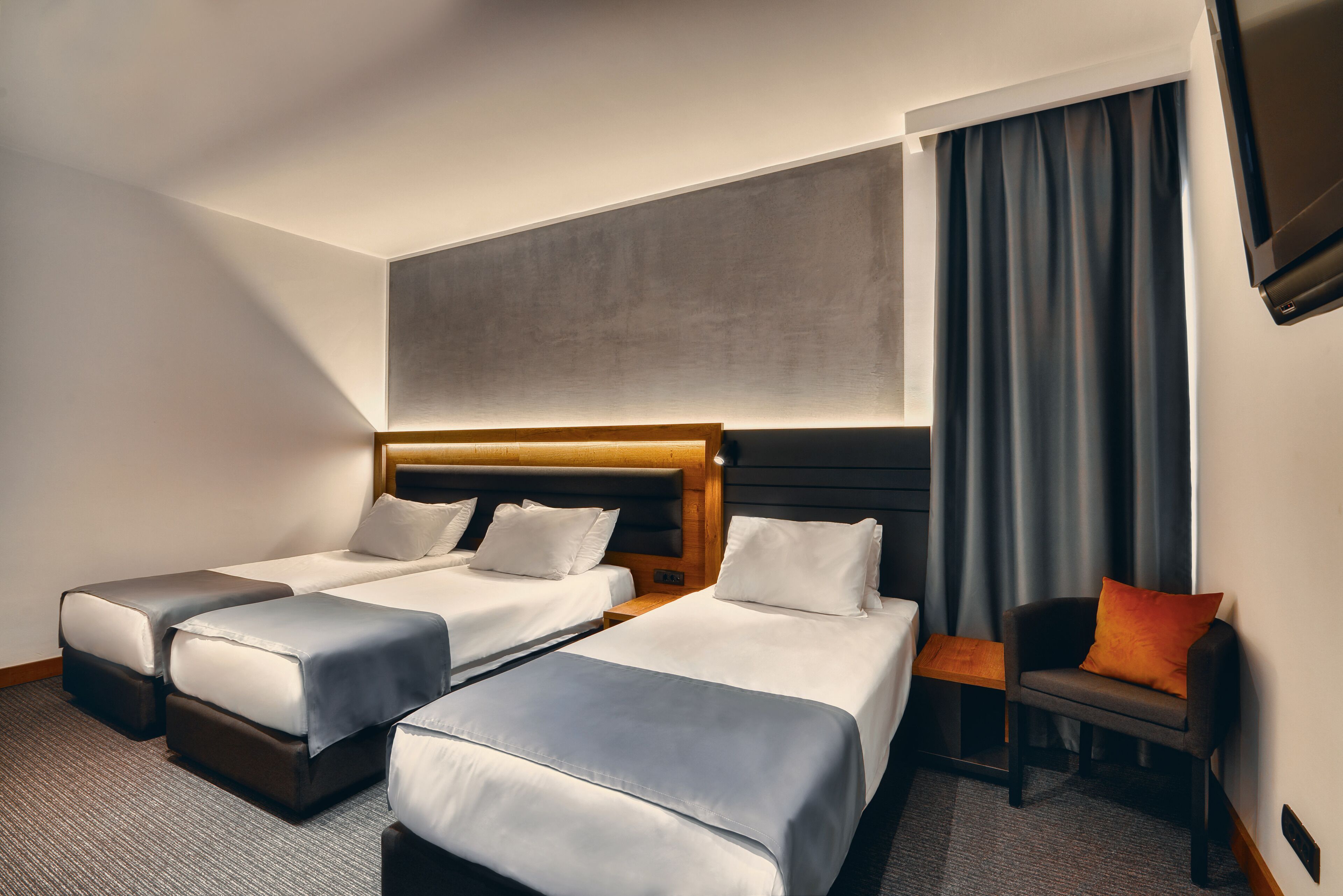 superior triple room | 1 bedroom, minibar, in-room safe, desk