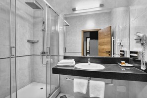 Free toiletries, hair dryer, towels - Hotel Aristos (Zagreb)