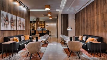 3 bars/lounges