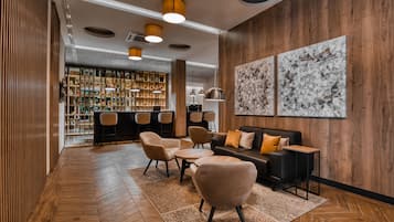3 bars/lounges