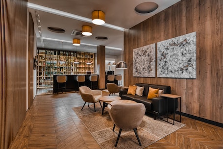 3 bars/lounges. Hotel Aristos