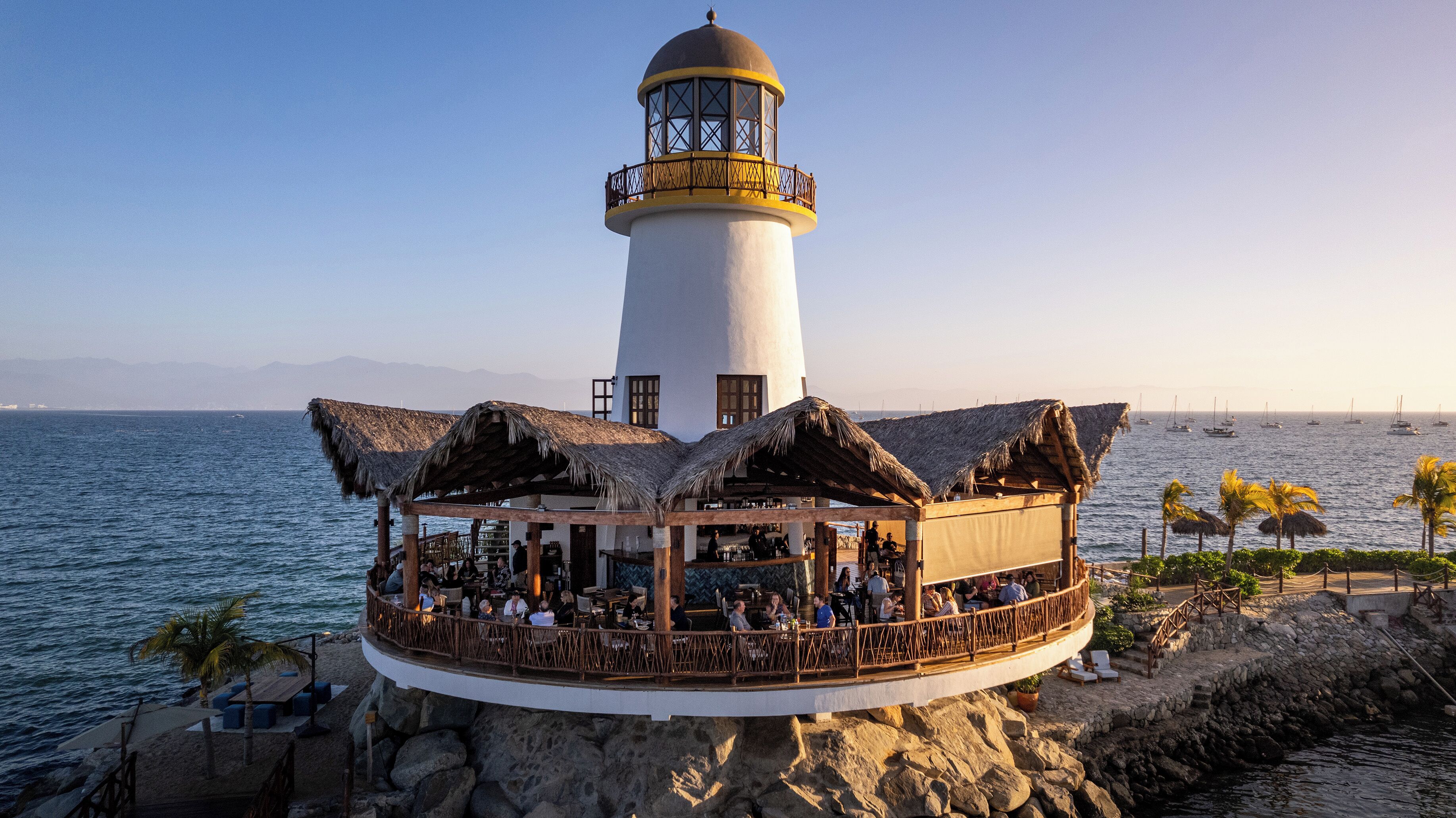 breakfast, lunch and dinner served