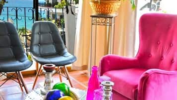 Master Suite Breakfast Included | Living area | 40-inch flat-screen TV with cable channels, TV