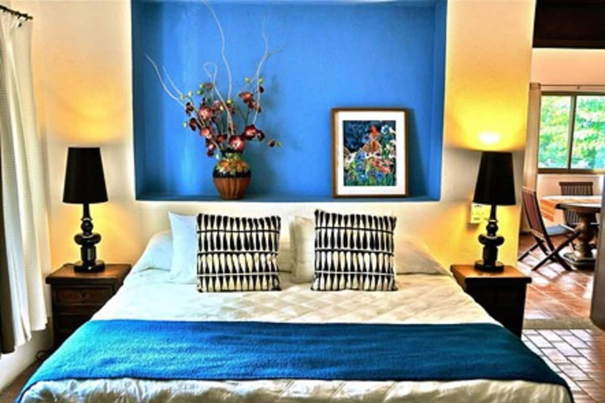 Master Suite Breakfast Included | Selimut bulu angsa, minibar, brankas, dan ruang kerja ramah laptop