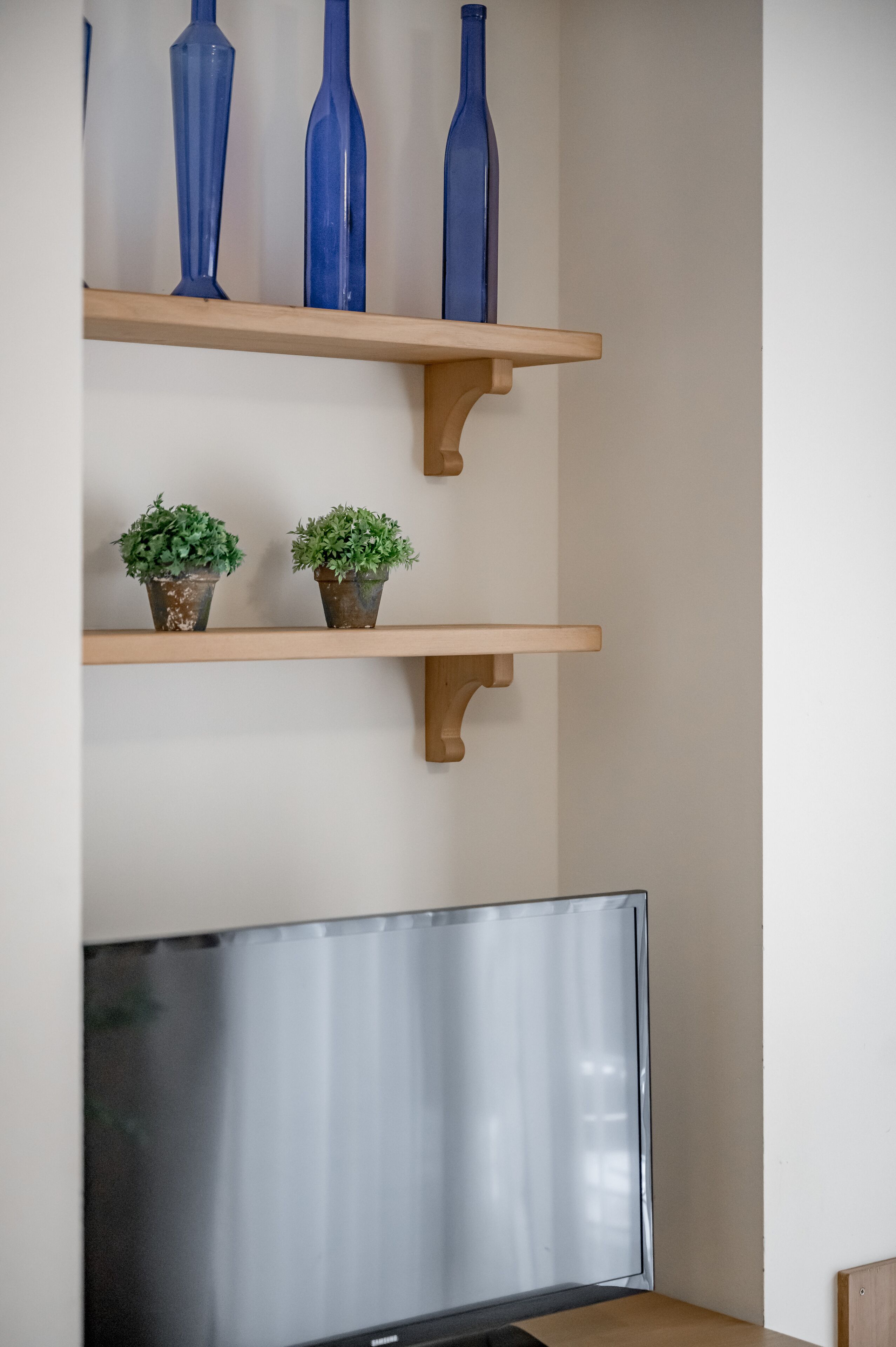 standard apartment, 1 bedroom, kitchen | living area | flat-screen tv