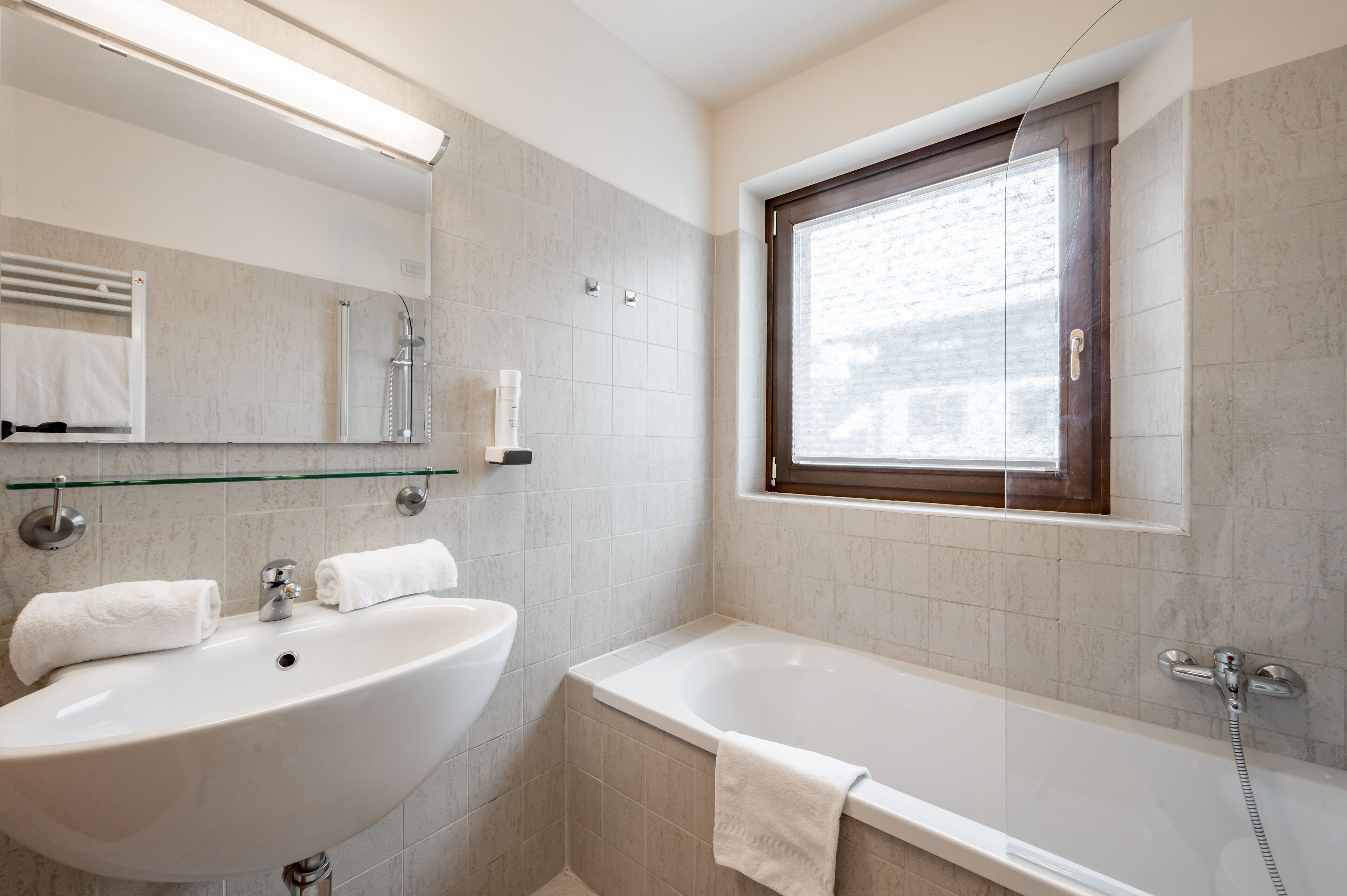 superior apartment, 2 bedrooms | bathroom | free toiletries, hair dryer, bidet, towels