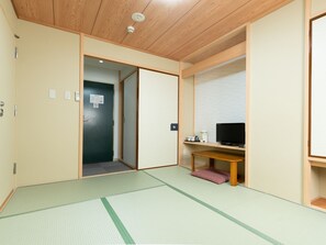 Japanese Style Room for 2 Guests, Shared Bathroom, Non Smoking | Down duvets, desk, iron/ironing board, free WiFi - Sakura Ryokan Asakusa Iriya (Tokyo)
