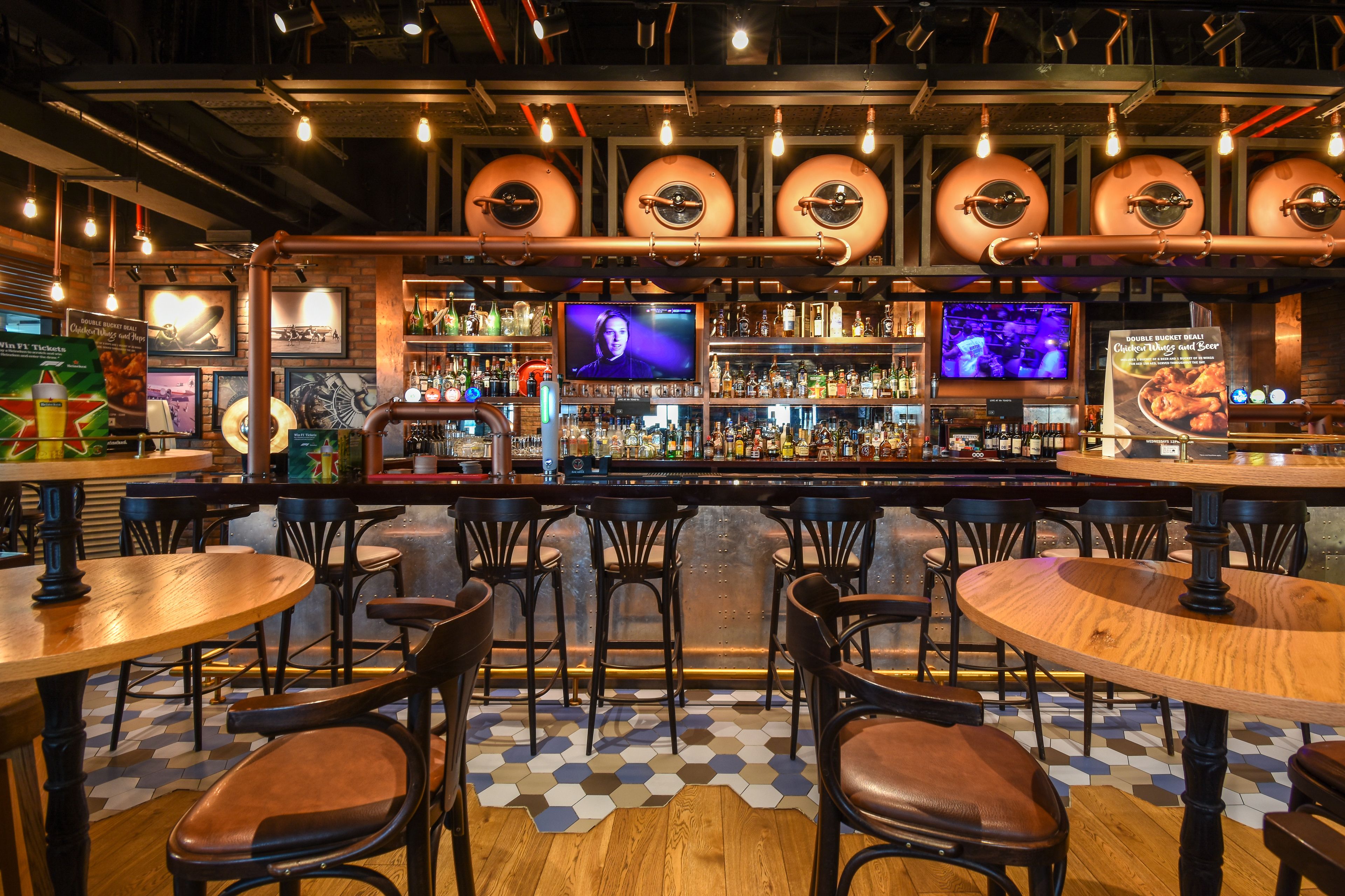 Serves lunch, dinner and happy hour