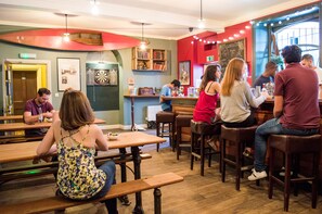 Bar (on property) - Palmers Lodge Swiss Cottage - Hostel  (London)