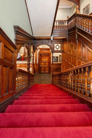 Staircase - Palmers Lodge Swiss Cottage - Hostel  (London)