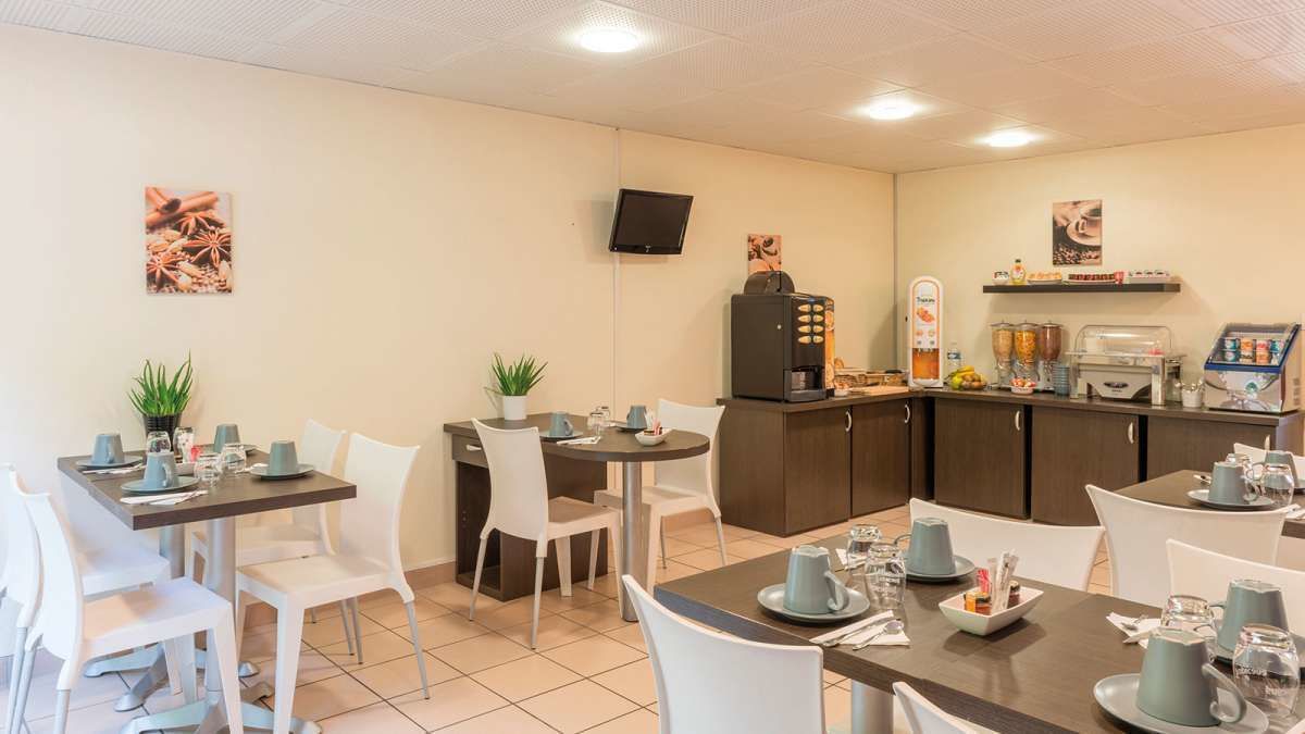 Desayuno (EUR 8.50 por persona) 