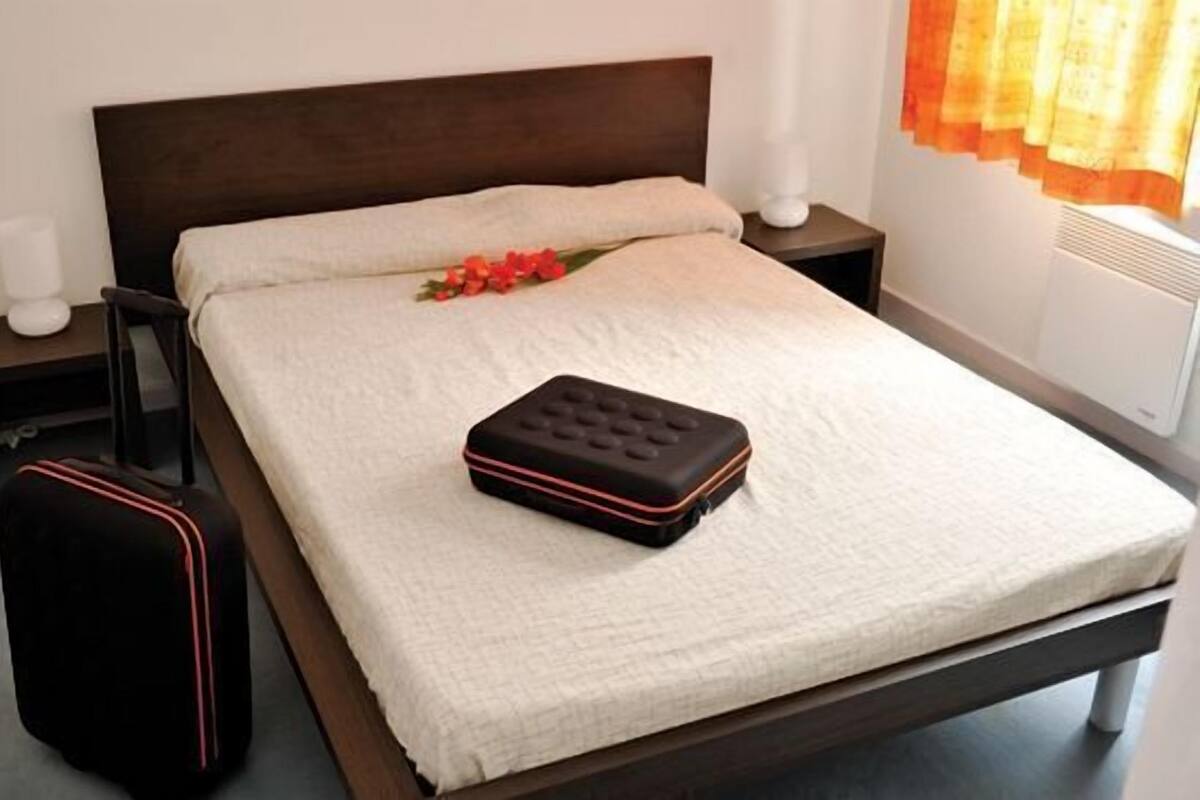Apartment, 1 Bedroom | Desk, blackout drapes, iron/ironing board, free cribs/infant beds