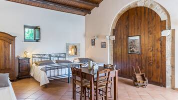 Quadrupla Superior (5 pax) | Biancheria da letto di alta qualità, minibar, una cassaforte in camera