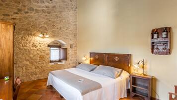 Standard-herbergi | Rúmföt af bestu gerð, míníbar, öryggishólf í herbergi, skrifborð