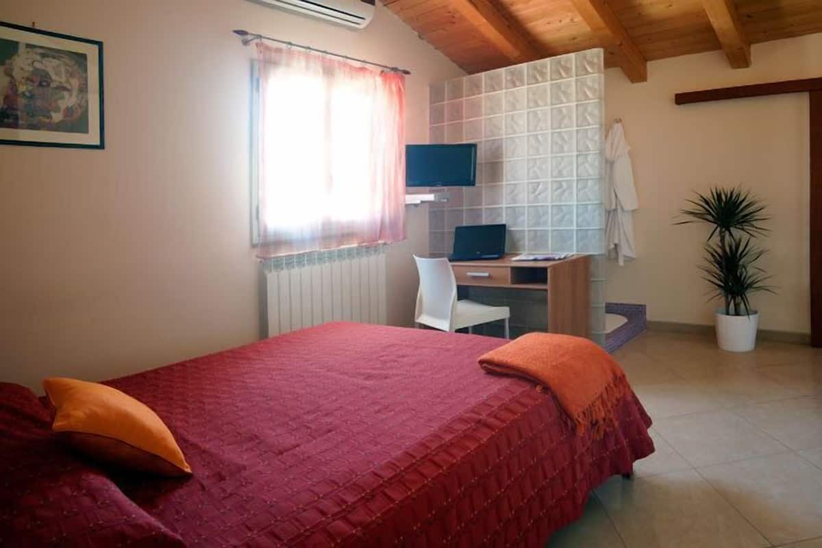1 bedroom, desk, iron/ironing board, free WiFi