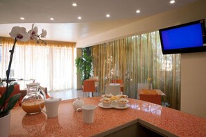 Bar (trong khuôn viên)