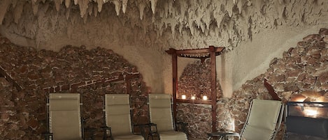 Couples treatment rooms, body treatments, hydrotherapy, aromatherapy