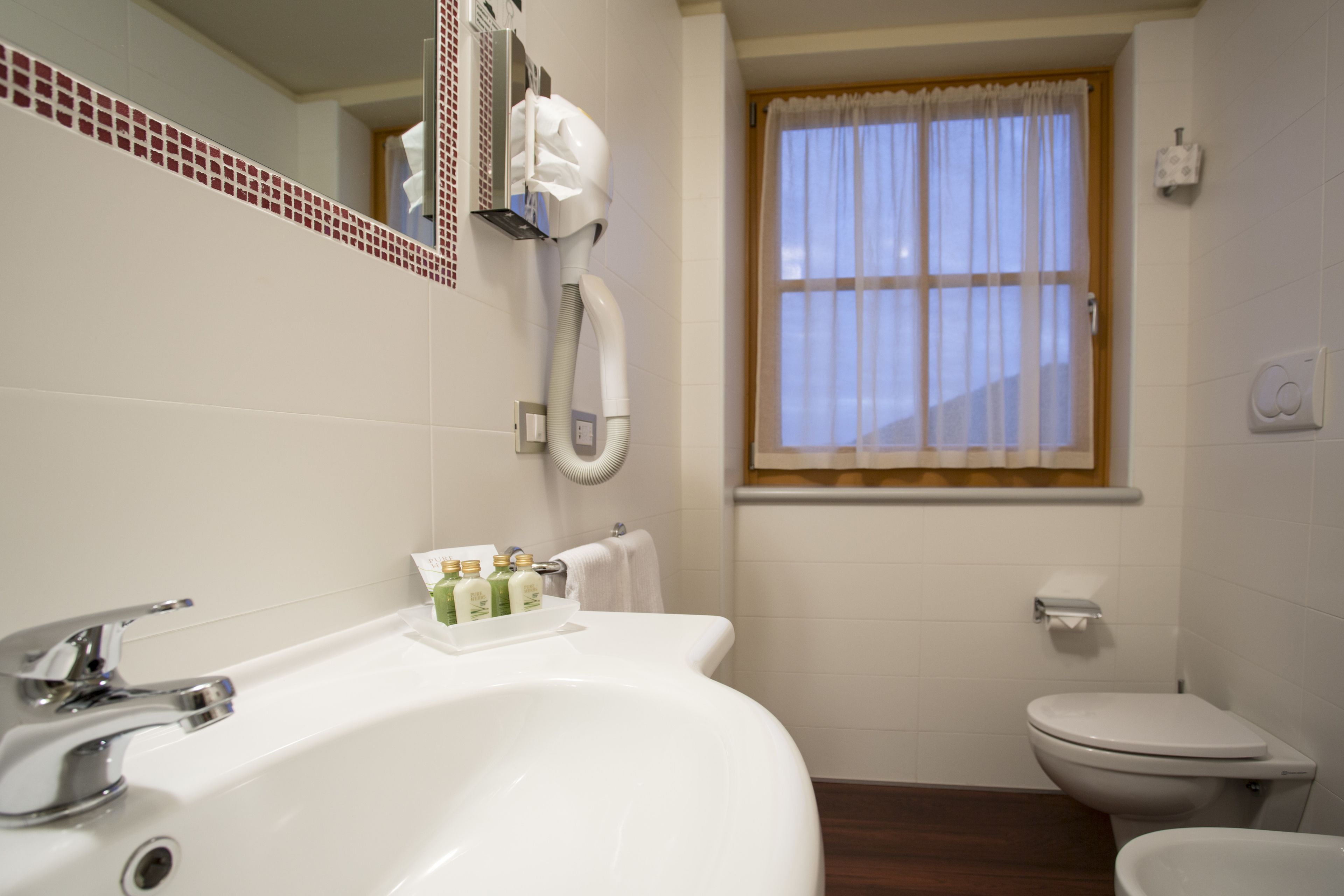 superior double or twin room | bathroom | shower, hair dryer, bidet, towels