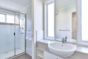 Plantation Cottage | Bathroom