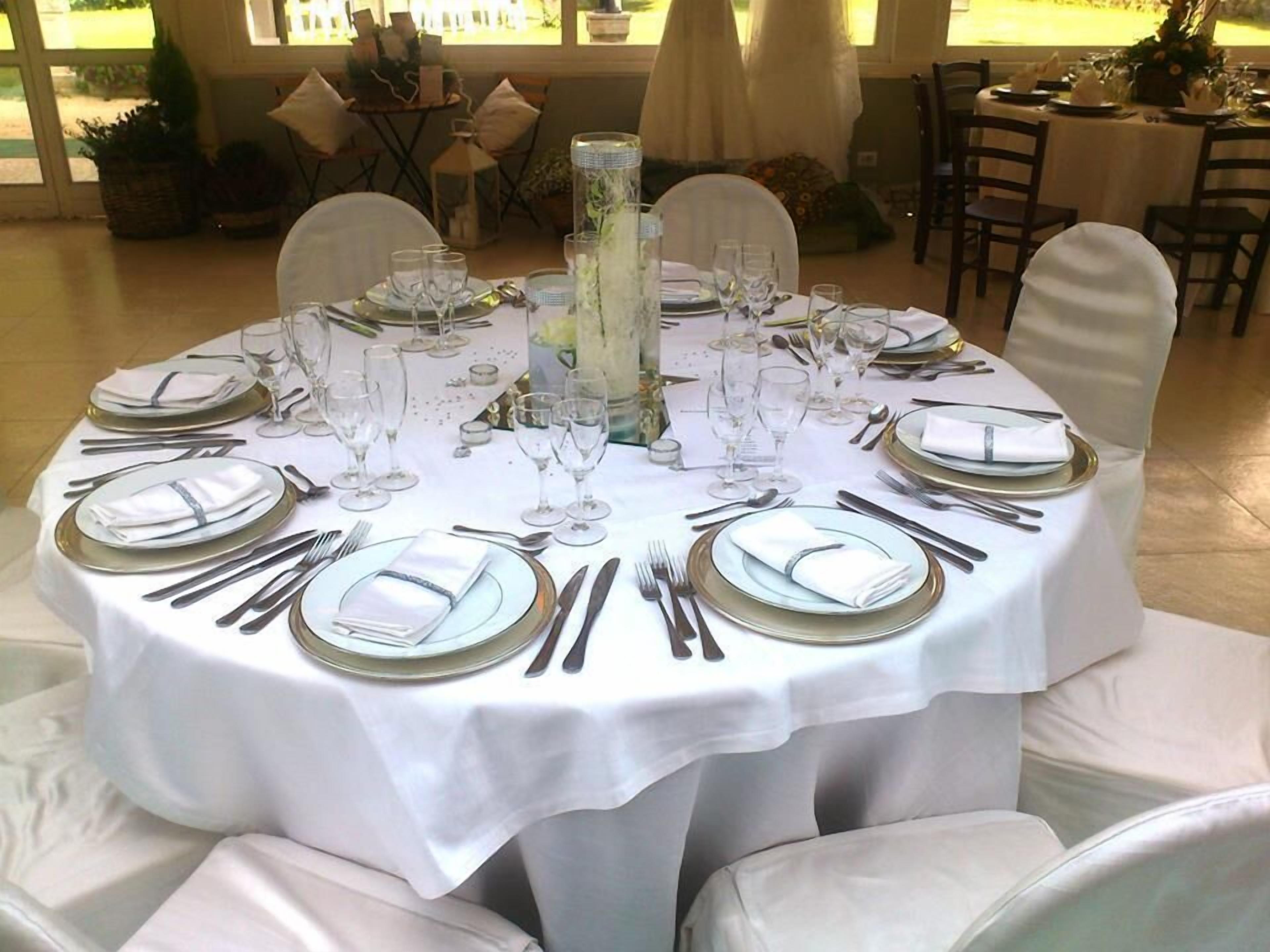 breakfast, lunch, dinner served; local cuisine