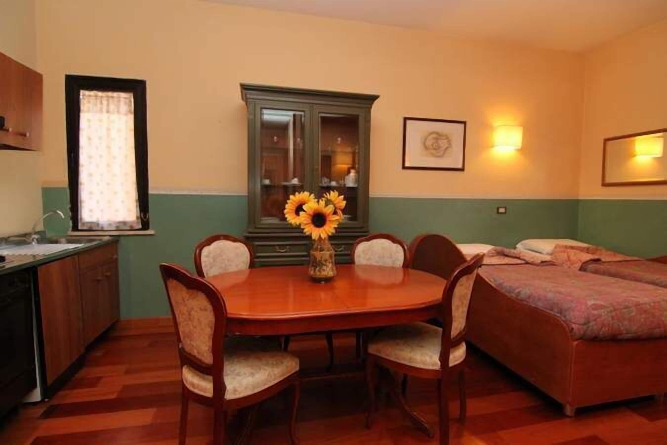 apartment, 2 bedrooms | living room | 25-inch flat-screen tv with cable channels, tv