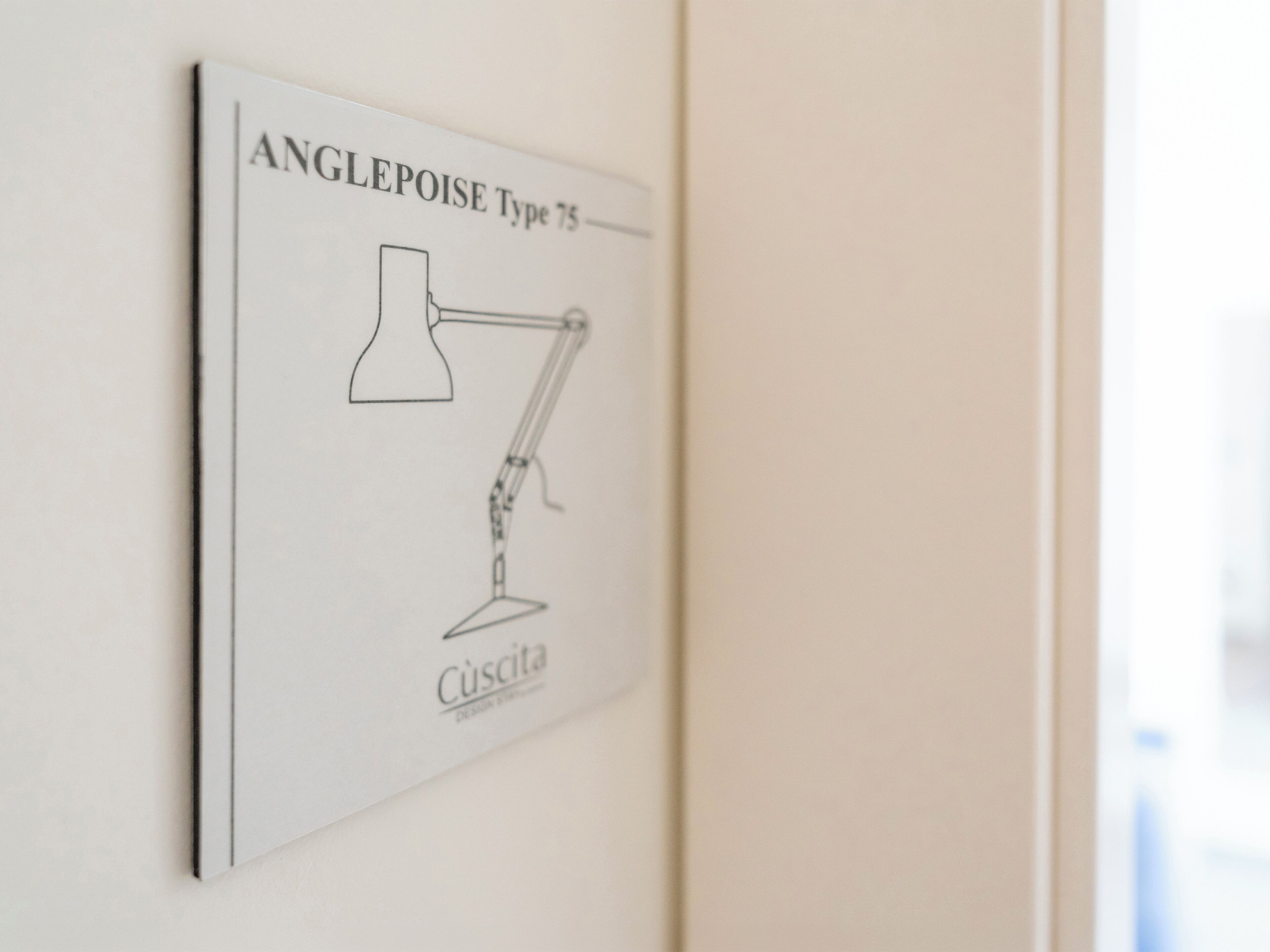 A wall-mounted diagram of an ANGLEPOISE Type 75 desk lamp by Cúscita.